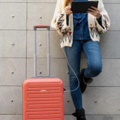 Maleta De Cabina Monaco Rígida En Abs Con Capacidad De 35L Con Candado Tsa Y Usb 26 Maleta De Cabina Monaco Rígida En Abs Con Capacidad De 35L Con Candado Tsa Y Usb -Bolsa De Moda coral sku 16041930 54590551 xxl